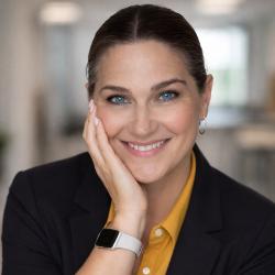 Christine Gilliard-Arthur Headshot